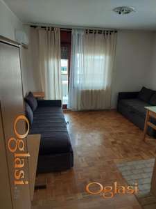 Sajam,Garsonjera 280 e